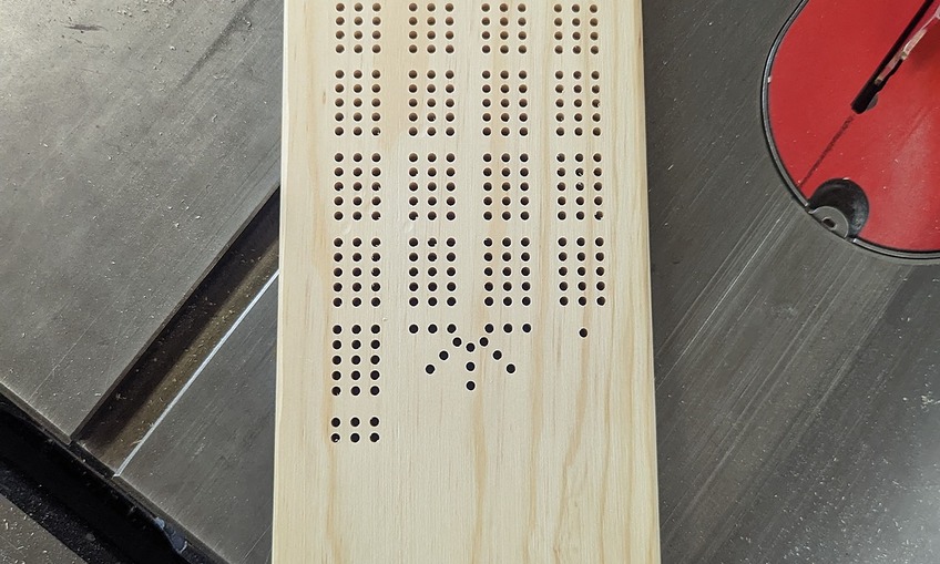 Carvey cribbage board 9.75x5 in Inventables